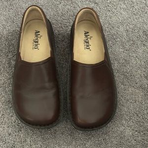 Alegria Debra Leather Closed Clog Size 38